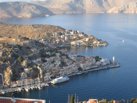 Blick auf den Hafen von Symi
